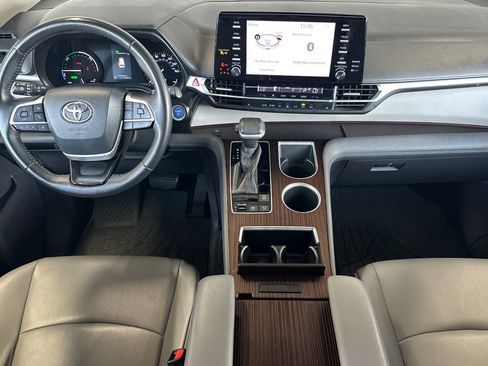 Certified 2021 Toyota Sienna XLE FWD image 12