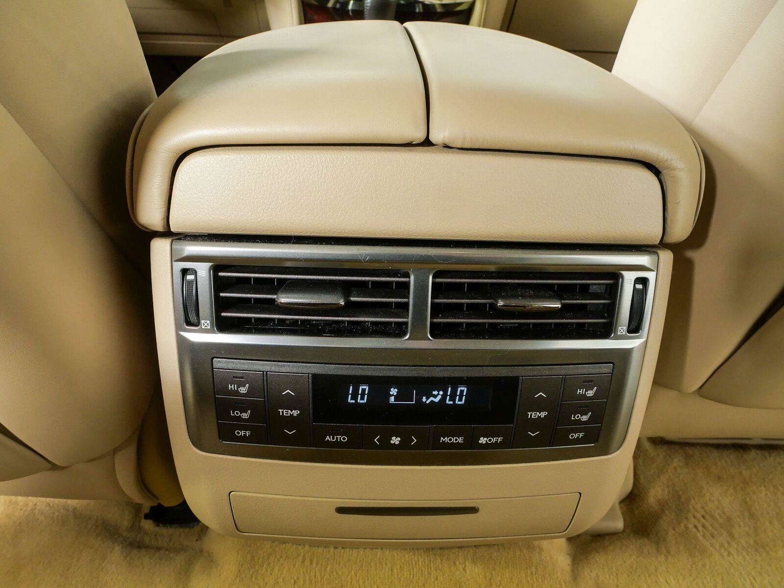 Used 2011 Lexus LX 570 4WD w/ Luxury Pkg image 22