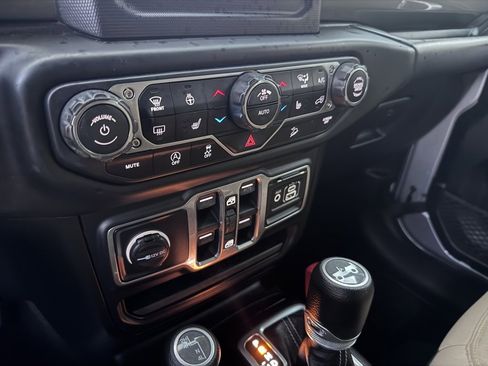 Used 2018 Jeep Wrangler Unlimited Sahara w/ Cold Weather Group image 26