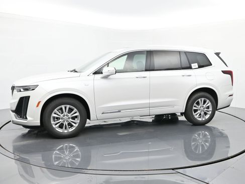 New 2025 Cadillac XT6 Luxury image 2