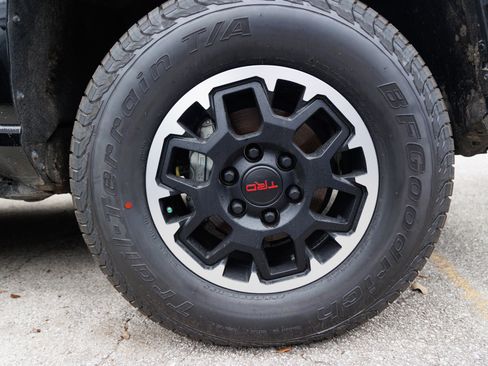 Certified 2024 Toyota Tacoma SR5 image 12