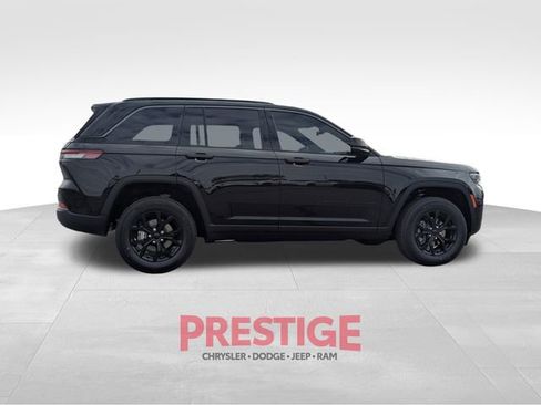 New 2026 Jeep Grand Cherokee Altitude image 4