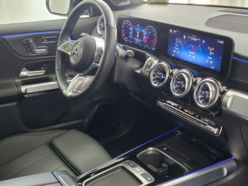Used 2025 Mercedes-Benz GLB 250 4MATIC image 28