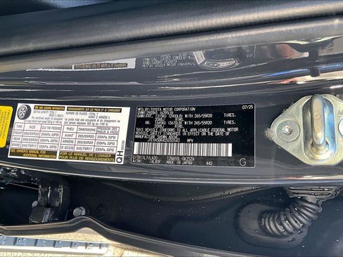 Used 2025 Toyota 4Runner Limited AWD/4WD image 37