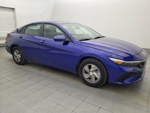 Used 2025 Hyundai Elantra SE FWD image 11