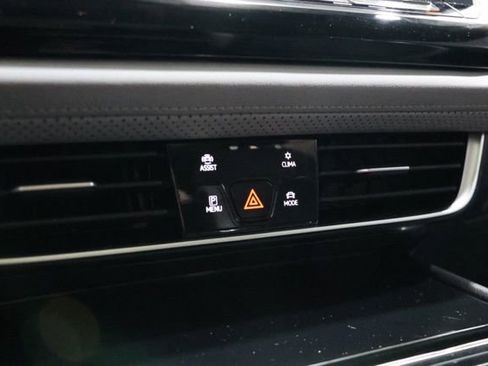 Used 2024 Volkswagen Atlas Peak Edition SE AWD/4WD image 27