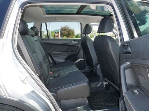 Certified 2022 Volkswagen Tiguan SE w/ Panoramic Sunroof Package AWD/4WD image 18