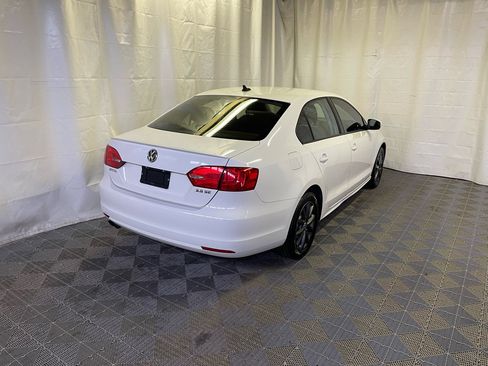 Used 2011 Volkswagen Jetta SE image 6