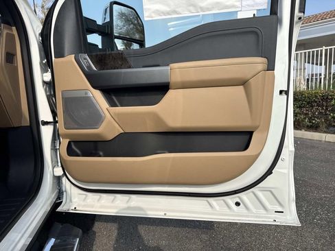 New 2025 Ford F250 Lariat w/ Chrome Package image 28