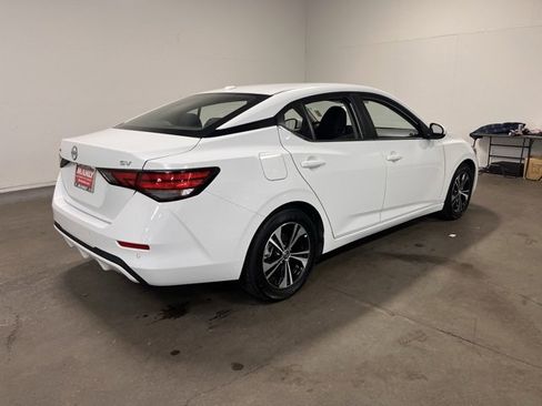 Used 2022 Nissan Sentra SV image 3