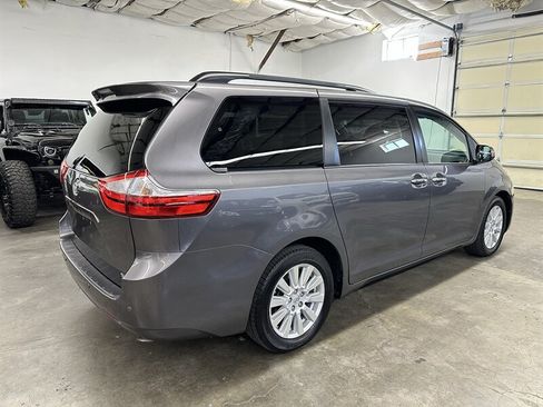 Used 2017 Toyota Sienna XLE w/ XLE Navigation Package AWD/4WD image 3