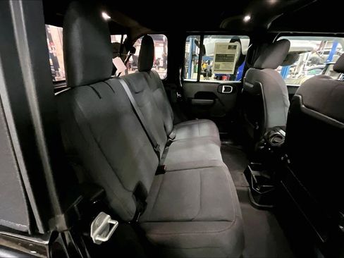 Used 2024 Jeep Wrangler Unlimited Rubicon image 17