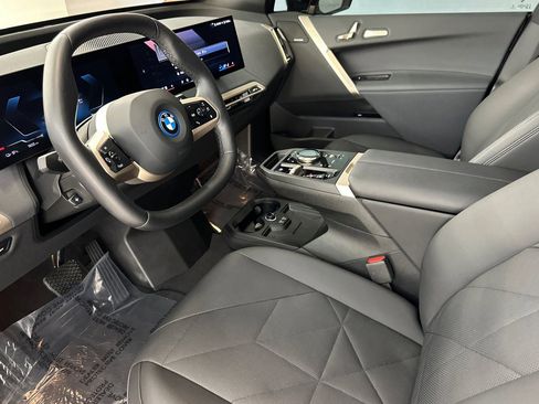 Certified 2024 BMW iX xDrive50 w/ Premium Package AWD/4WD image 4