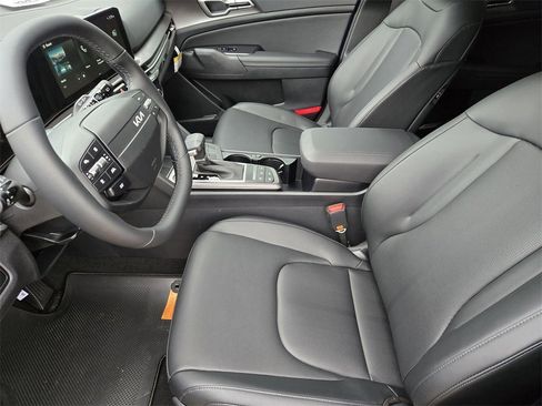 New 2026 Kia Sportage EX image 9