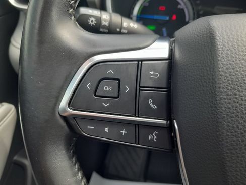 Used 2021 Toyota Highlander XLE AWD/4WD image 14