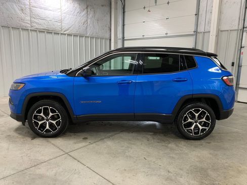 Used 2025 Jeep Compass Limited AWD/4WD image 3