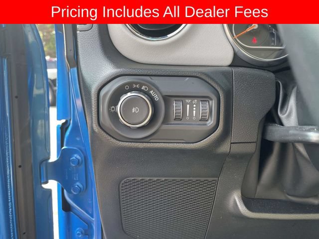 Used 2022 Jeep Wrangler Unlimited Sahara AWD/4WD image 23