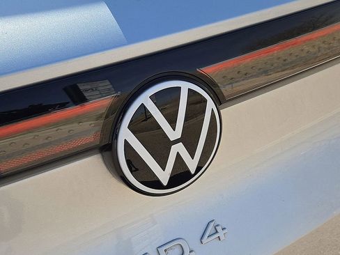 Used 2021 Volkswagen ID.4 Pro w/ ID.4 Protection Package RWD image 12