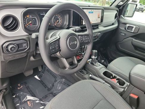 Used 2025 Jeep Wrangler Willys image 24