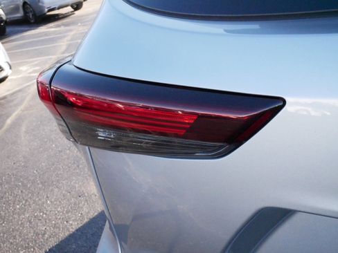 Certified 2025 Toyota Highlander XLE image 17