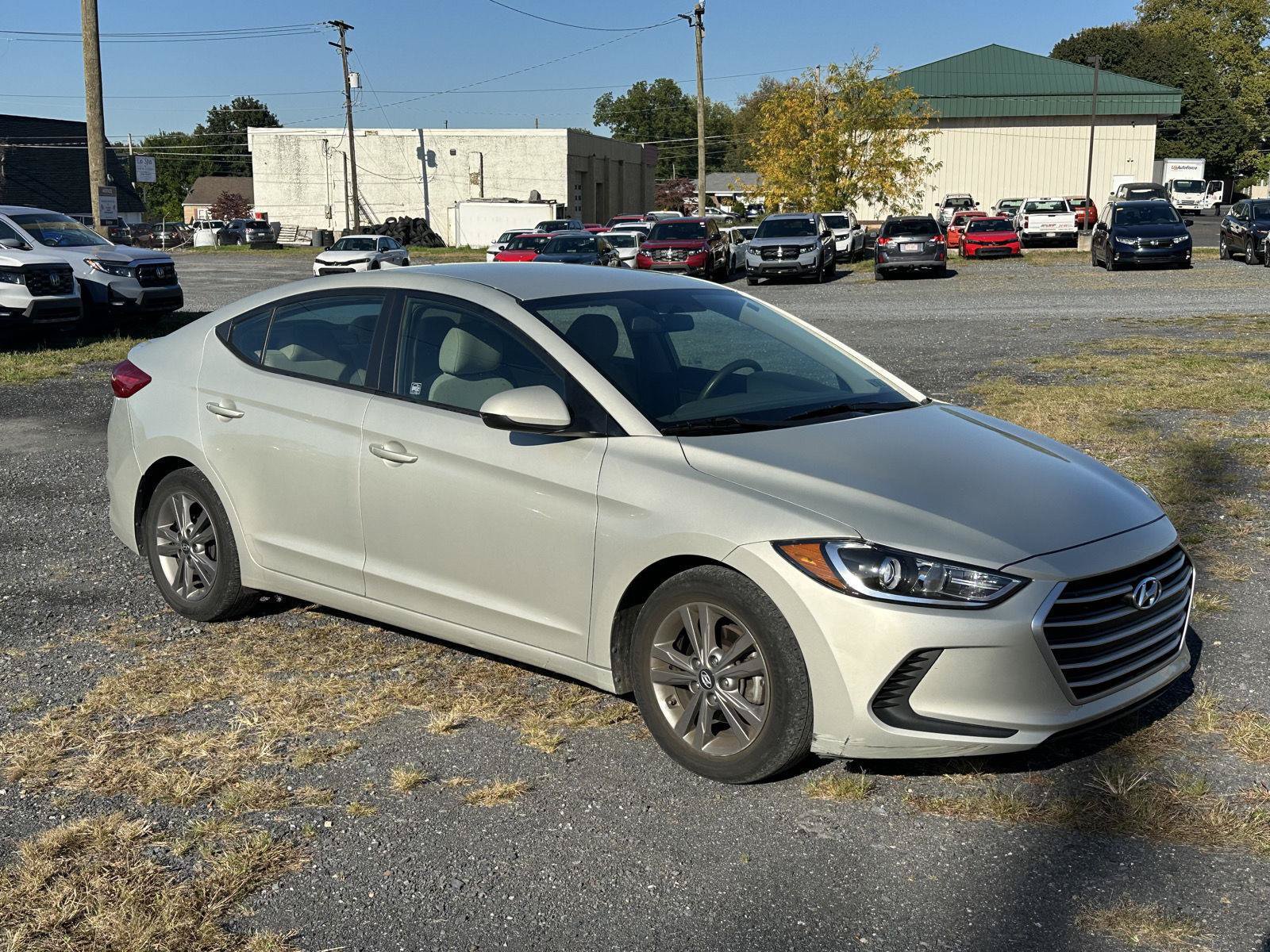 Used 2017 Hyundai Elantra SE FWD image 2