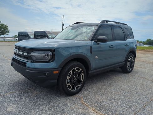 Certified 2022 Ford Bronco Sport Outer Banks w/ Tech Package AWD/4WD image 6