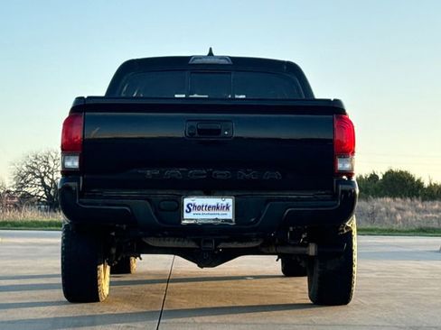 Used 2022 Toyota Tacoma SR w/ SR Convenience Package image 8