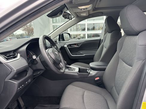 Used 2022 Toyota RAV4 XLE image 7
