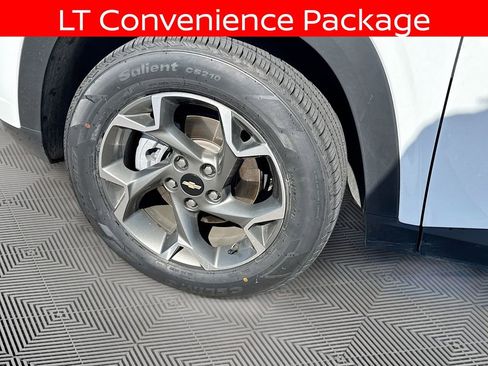 Used 2025 Chevrolet Trax LT w/ LT Convenience Package FWD image 10