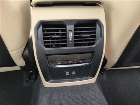 Used 2025 BMW 330i Sedan w/ Convenience Package image 18