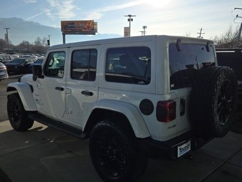 Used 2021 Jeep Wrangler Unlimited Sahara image 3