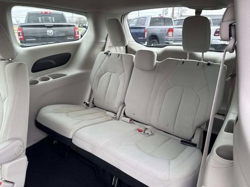 Used 2017 Chrysler Pacifica LX FWD image 24