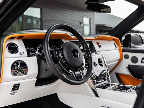 Used 2024 Rolls-Royce Cullinan image 32