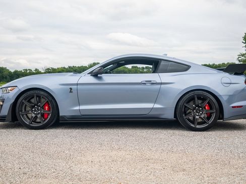 Used 2022 Ford Mustang Shelby GT500 w/ Carbon Fiber Track Pack RWD image 4