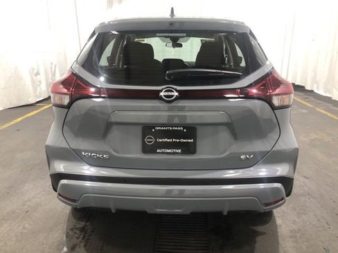 Certified 2023 Nissan Kicks SV image 4