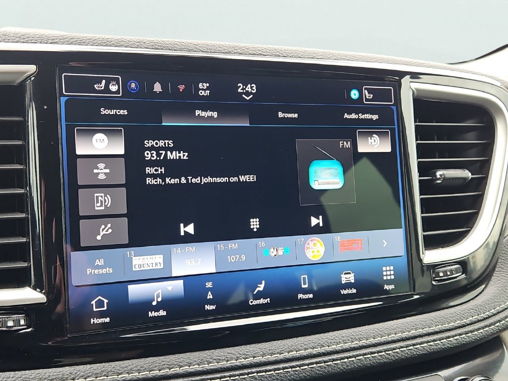 Used 2024 Chrysler Pacifica Limited FWD image 30