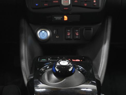 Used 2018 Nissan Leaf SV w/ SV Technology Package FWD image 18