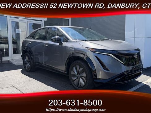 Used 2023 Nissan Ariya AWD image 7