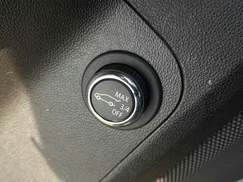 Used 2023 GMC Acadia SLT FWD image 18