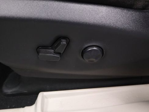 Used 2022 Chrysler Pacifica Touring-L FWD image 24
