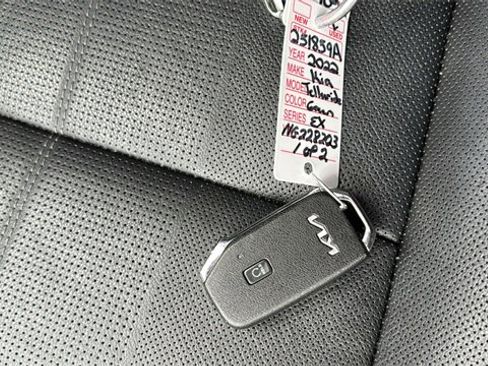 Used 2022 Kia Telluride EX w/ EX Premium Package image 31