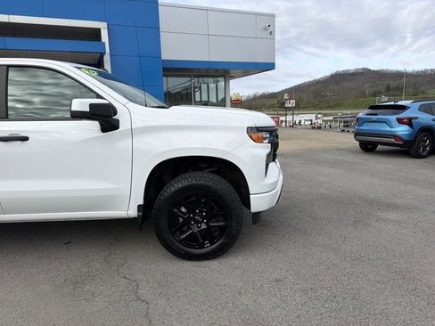 Used 2025 Chevrolet Silverado 1500 Custom AWD/4WD image 2