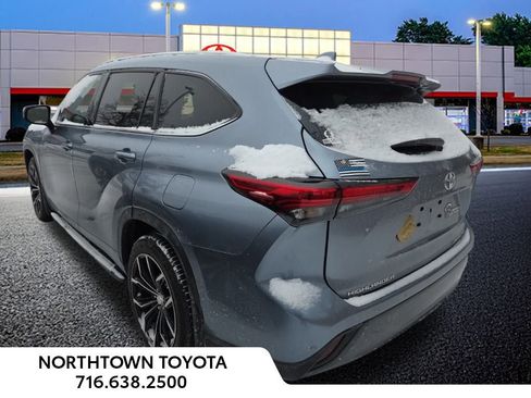Used 2022 Toyota Highlander Limited image 8