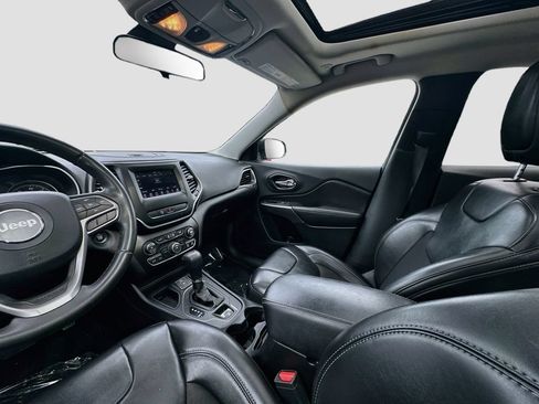 Used 2020 Jeep Cherokee Latitude Plus FWD image 23