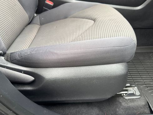 Used 2021 Toyota Highlander LE AWD/4WD image 25