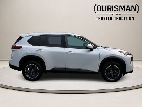 Used 2024 Nissan Rogue SV AWD/4WD image 10