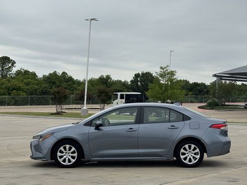 Used 2025 Toyota Corolla LE FWD image 3