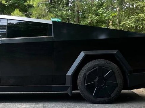 Used 2024 Tesla Cybertruck AWD Crew Cab image 5