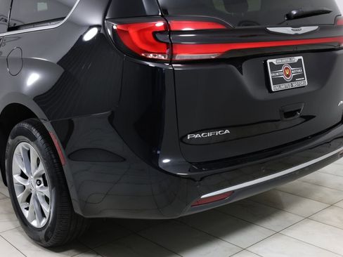 Used 2024 Chrysler Pacifica Touring-L AWD/4WD image 48