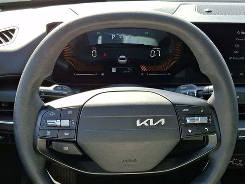 Used 2025 Kia K4 FWD image 16
